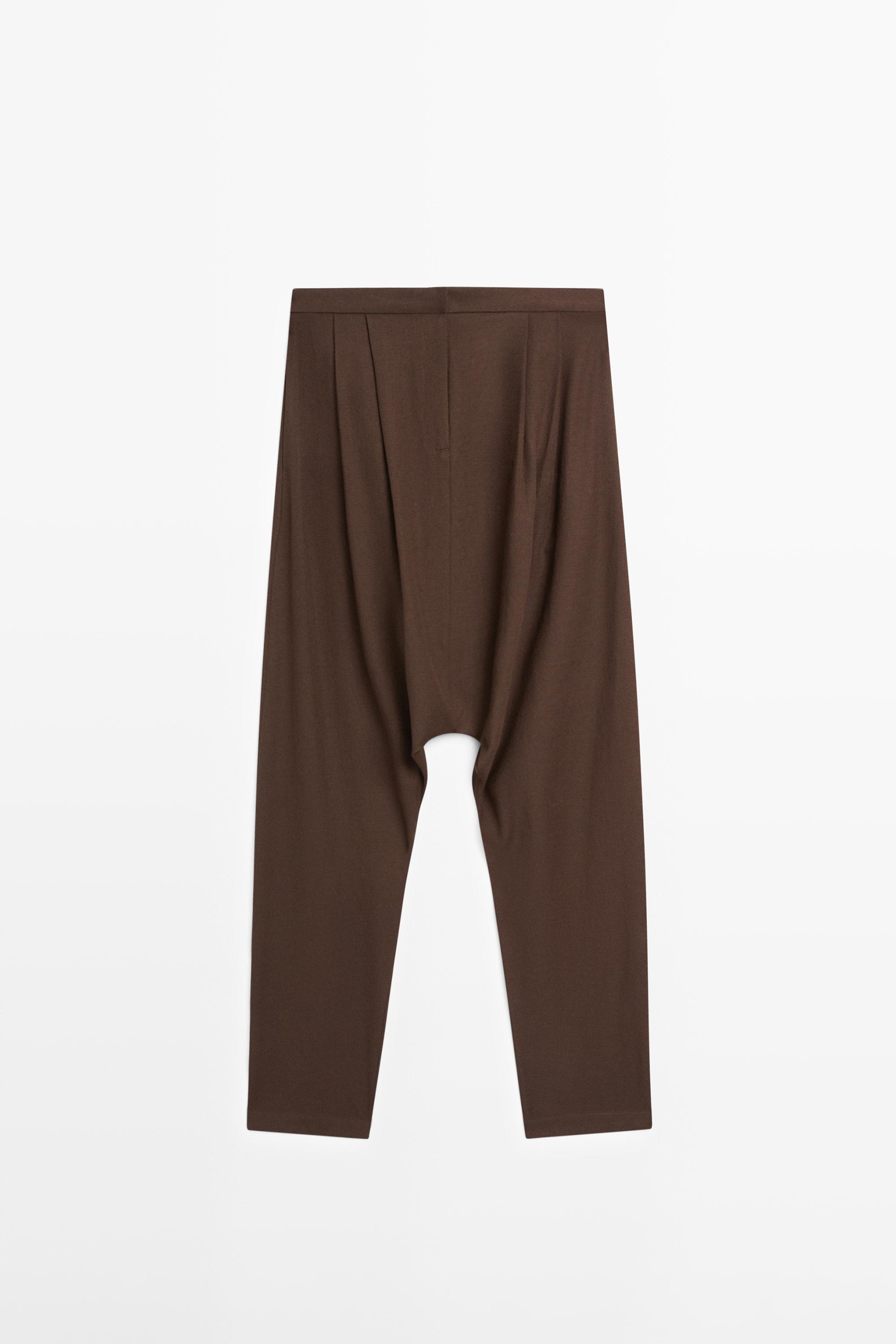 Baggy trousers with pleated details